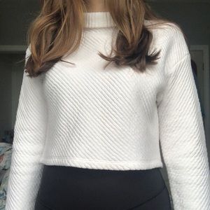 H&M Longs-leave White Shirt/Sweater